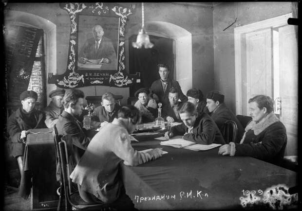 Заседание президиума районного исполнительного комитета, 1929 год  большевики, галич, история, пионеры, ссср, фото