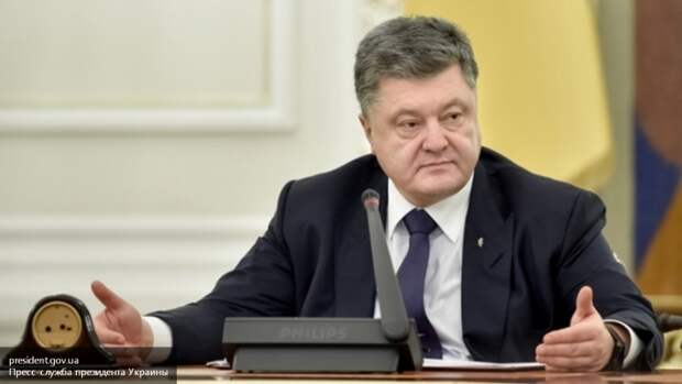 Порошенко назвал главной угрозой нацбезопасности Украины «агрессию РФ» Порошенко назвал главной угрозой нацбезопасности Украины «агрессию РФ»