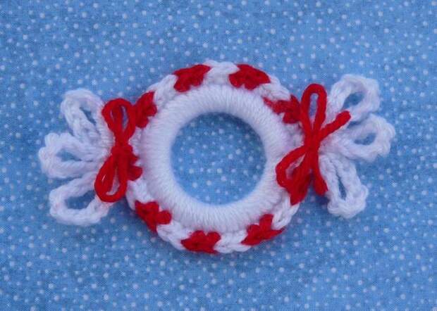 Whiskers & Wool: Peppermint Candy Ring Ornament