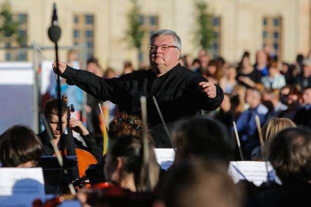 В Петербурге прощаются с дирижером и скрипачом Сергеем Стадлером