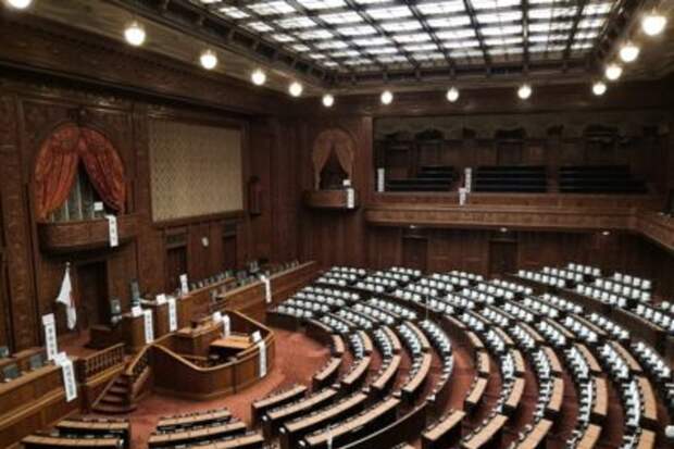 В Японии мужчина обнажился перед семьей императора