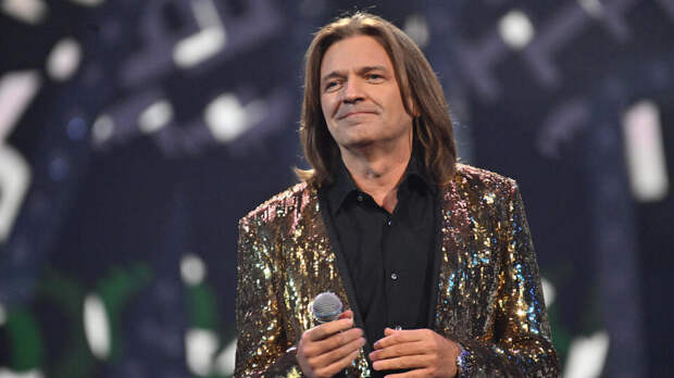 Дмитрий Маликов исполнил песню "Трамвай "Пятерочка" в рамках трибьюта "Любэ"