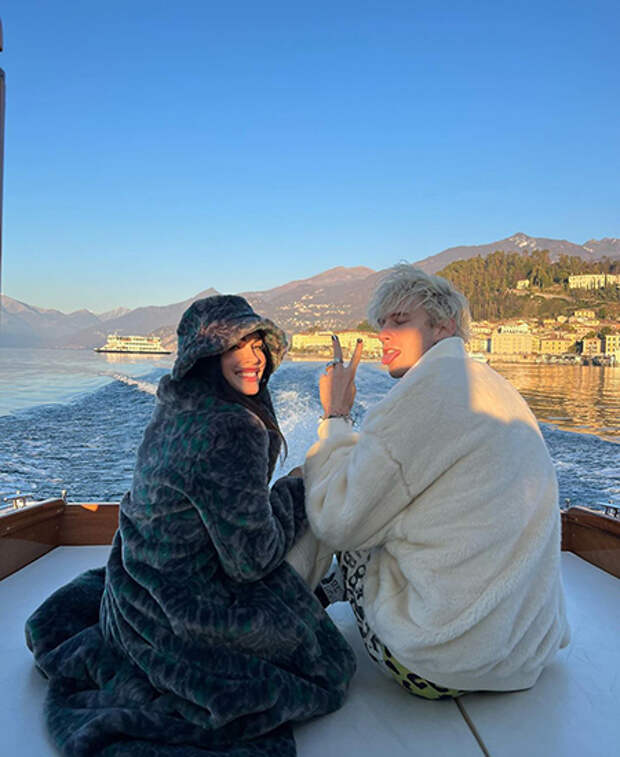 Меган Фокс и Колсон Бэйкер отмечают помолвку в Италии на озере Комо