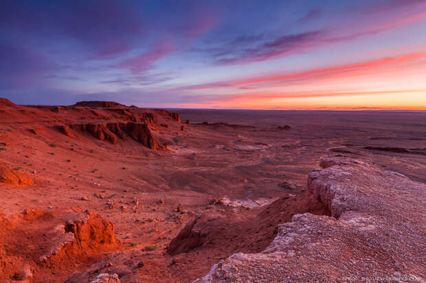 Пылающие скалы в пустыне Гоби