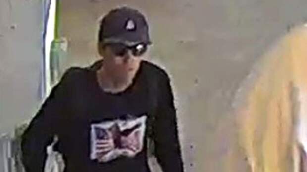 ФБР опубликовало фото возможного причастного к убийству Кирка мужчины