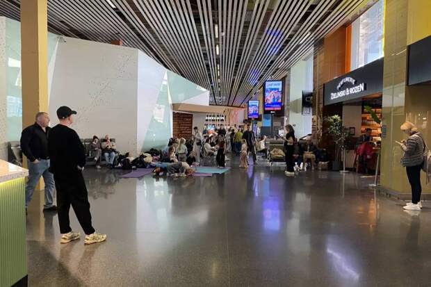 Аэропорт Кольцово после атаки БПЛА обеспечил пассажиров матрасами и водой