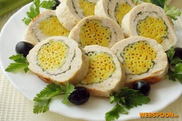 Фото Мясной рулет с начинкой из макарон