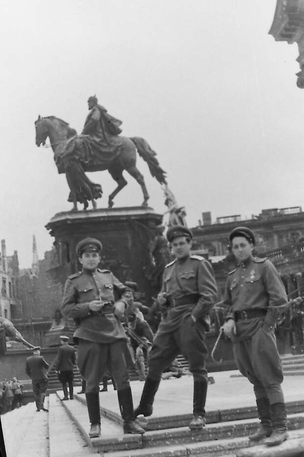Берлин 1945: редкие кадры советских фотографов (ФОТО)