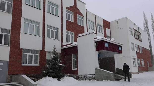 Напавшего на школу в Уфе девятиклассника отправили под домашний арест