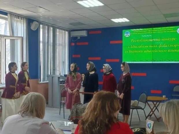 Команда из Тахтамукайского района стала призером республиканского конкурса «Адыгабзэм нахь фэIазэхэр» («Знатоки адыгейского языка»)
