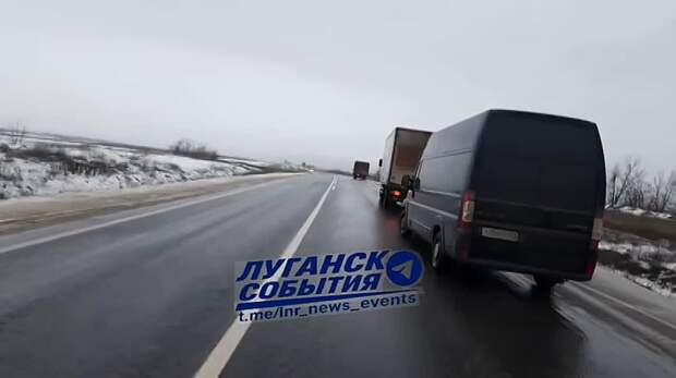 Дорога на Красный Луч — стоит колонна, спуститься никто не может.