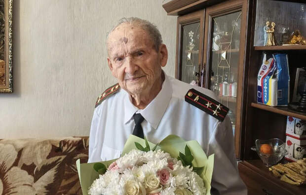 Врио губернатора Тверской области Виталий Королев поздравил со вековым юбилеем участника Великой Отечественной войны Алексея Алексеевича Тятькина