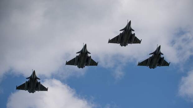 Прямая угроза прилетела от Макрона: над Россией зароились ядерные "Рафали"