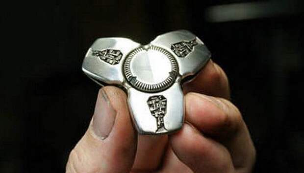 Спиннер «Black Lotus Tri Spinner Sterling Silver». Спиннер «Black Lotus Tri Spinner Sterling Silver».