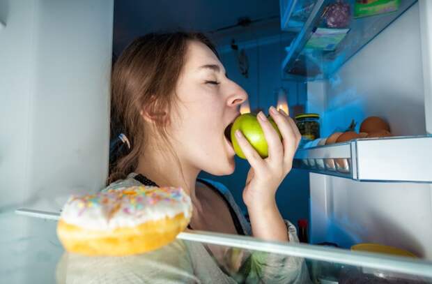 Орехи, шоколад и другие продукты, которые стоит употреблять перед сном, чтобы проснуться полностью отдохнувшим