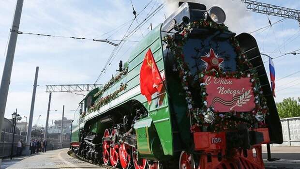 Жители Вологды встретили передвижной музей "Поезд Победы" с уникальной инсталляцией