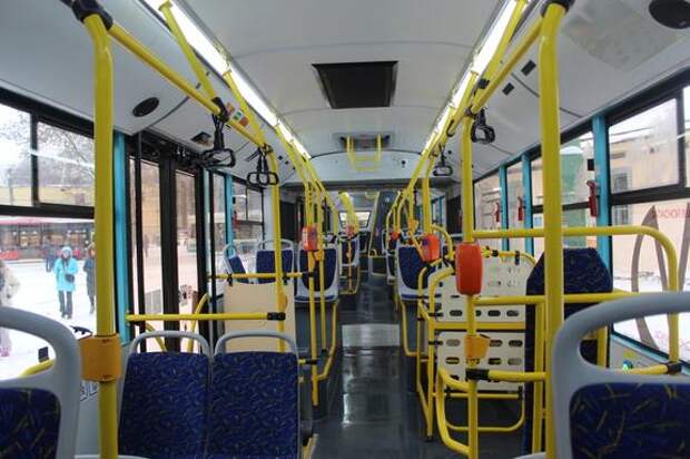 В салонах общественного транспорта Петербурга усилили контроль за температурой