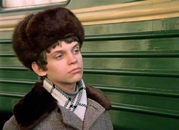 Антон Андросов в фильме *Плюмбум, или Опасная игра*, 1986 | Фото: kino-teatr.ru Антон Андросов в фильме *Плюмбум, или Опасная игра*, 1986 | Фото: kino-teatr.ru