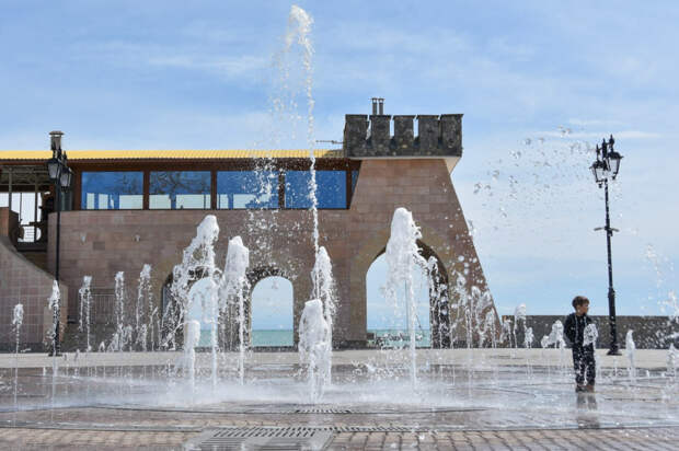 Крымский город вошёл в топ-10 направлений для длительного отдыха в апреле 2026