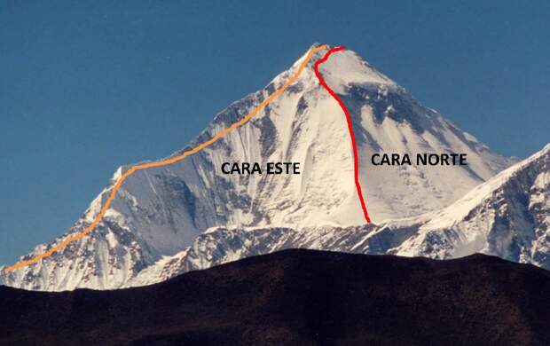 Японские маршруты на Дхаулагири 1978 года по Юго-Восточному (оранжевый цвет) и Юго-Западному ребру (красный цвет)