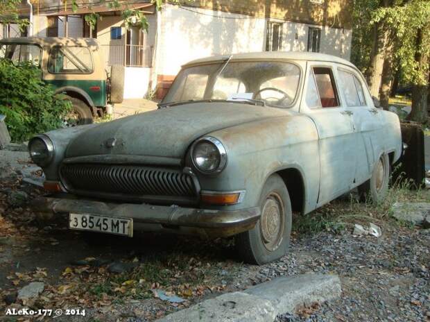 Автомобили, которые нашли во время сноса московских гаражей