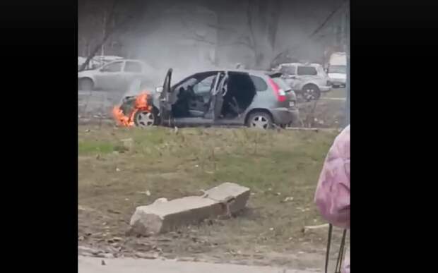 На улице Большой в Рязани загорелась машина