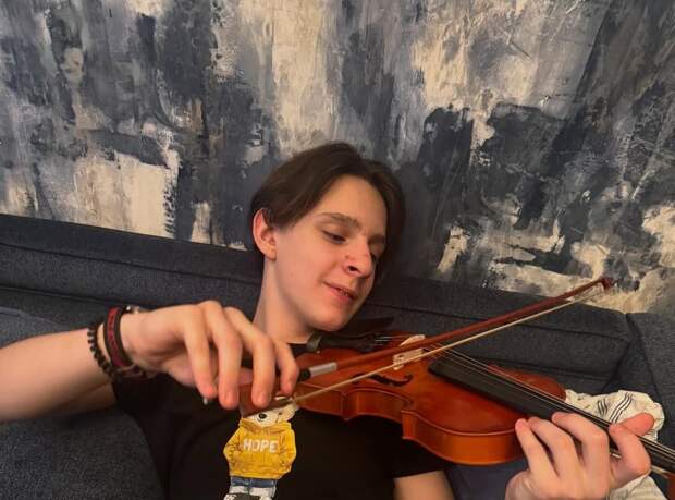 Певица Елена Ваенга поделилась редким фото с сыном