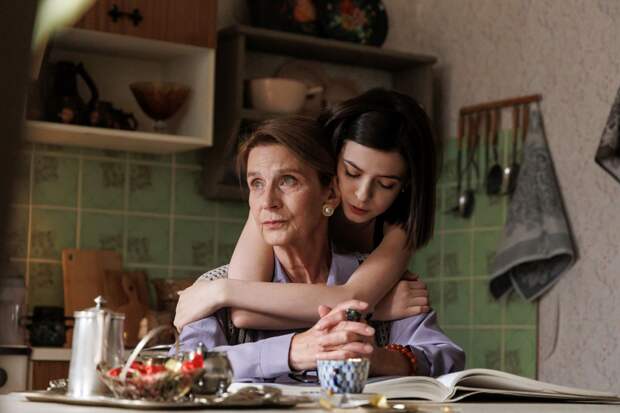 Завершились съемки экранизации повести «Чужой звонок» со Светланой Ивановой, Алексеем Чадовым и Людмилой Артемьевой Завершились съемки экранизации повести «Чужой звонок» со Светланой Ивановой, Алексеем Чадовым и Людмилой Артемьевой