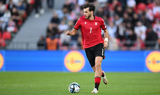 Кварацхелия пропустит отборочный матч плей-офф Евро-2024 с Люксембургом из-за перебора желтых карточек