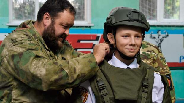 Вегнер: вместо рытья блиндажей и строевого шага детей нужно учить сборке БПЛА