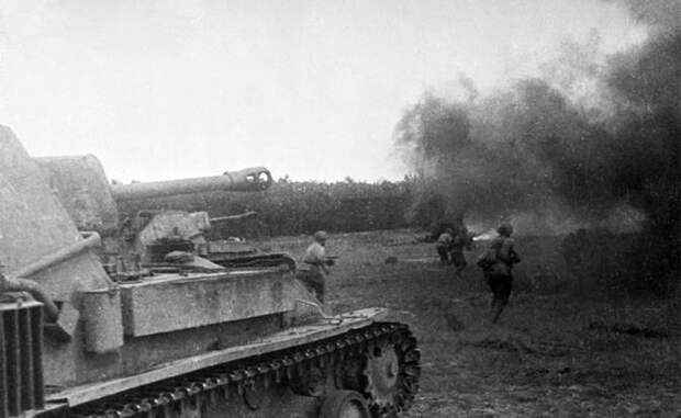 На фото: бои на Курской дуге,1943 г