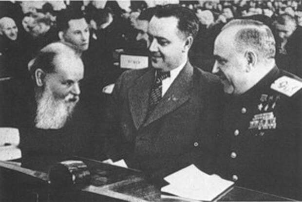 Фотобиография маршала победы Георгия Константиновича Жукова.