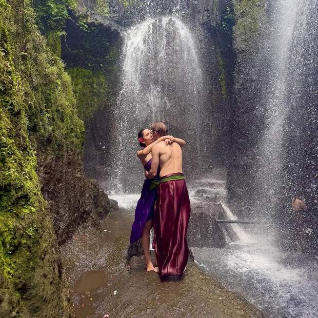 Внучка экс-президента Узбекистана показала откровенное фото с женихом