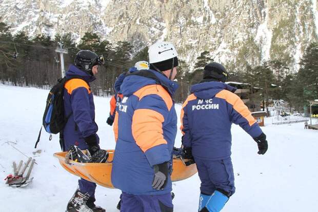 Режим ЧС ввели в российском регионе после смерти туристов