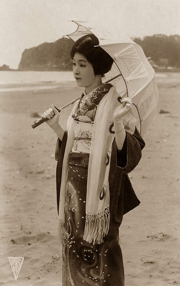 vintage-women-beauty-1900-1910-92__605