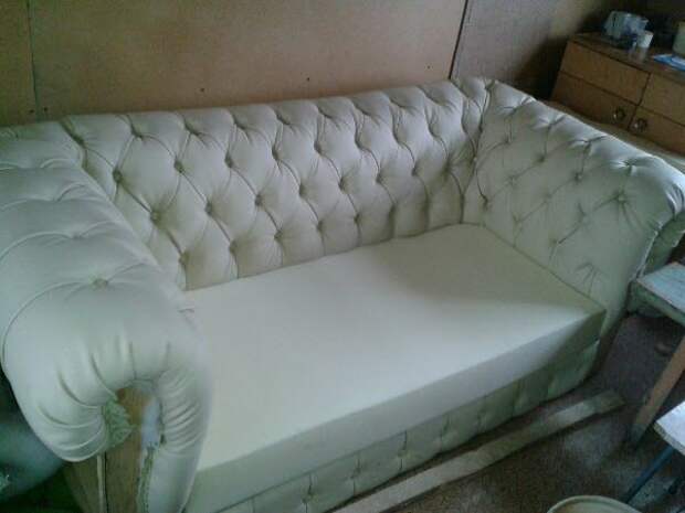 Оригинальный диван в каретной стяжке своими руками