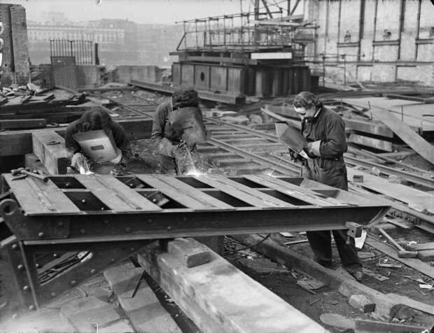 Acetylene welders dismantling the old Waterloo Bridge, 1944.