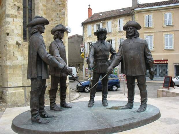 Памятник мушкетерам актеры, мушкетеры, памятник