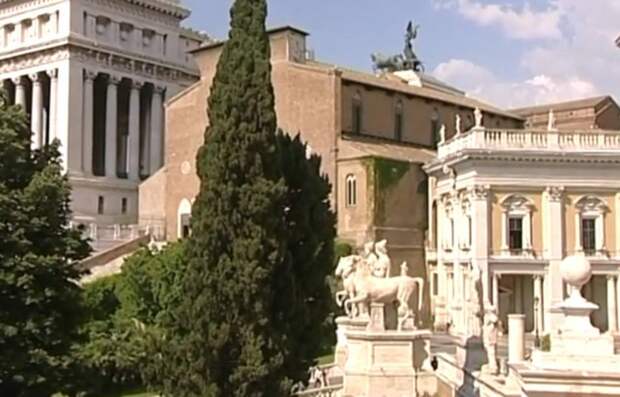 В Риме впервые выставлена восстановленная кисть статуи императора Константина