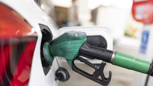 «Для стабилизации цен и приоритетного снабжения внутреннего рынка»: в России с 1 апреля вводят запрет на экспорт бензина