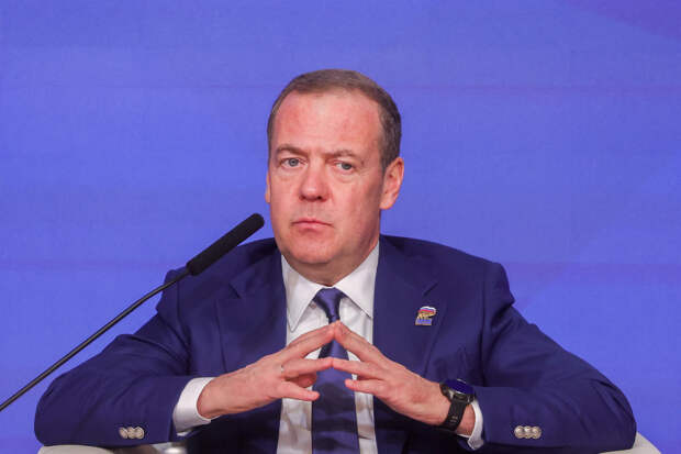 Медведев предсказал продолжительность жизни Зеленского