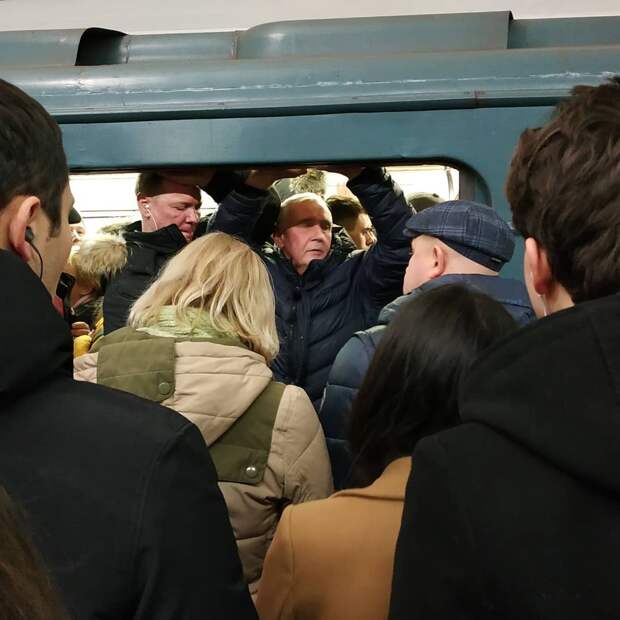 Давка в московском метро: фото и видео