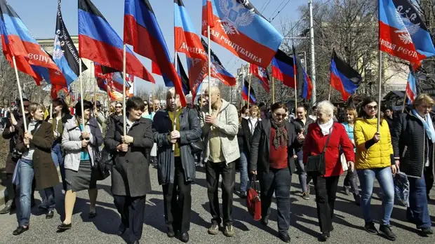 «Сгладить отрицательную реакцию»: как Киев намерен разрабатывать новый закон об особом статусе Донбасса