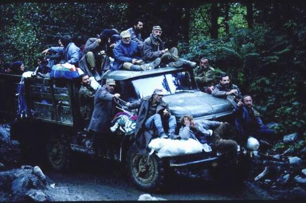 01 Oct 1993 --- EXODUS OF GEORGIANS FROM ABKHAZIE --- Image by © JONES JON/CORBIS SYGMA