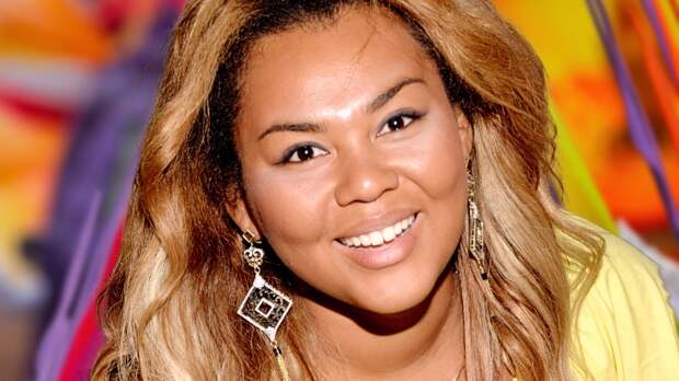 Корнелия Манго: от предсказания Бейонсе до ножа у горла и долгожданного материнства