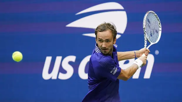 Кафельников рассказал, за счёт чего Медведев может победить Джоковича