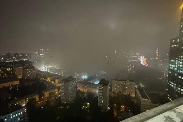 В Москве горит неэксплуатируемое здание на территории бывшего ОКБ "Сухой"