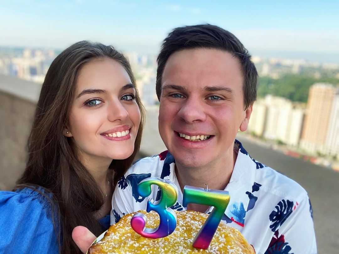 Дмитро Комаров с женой Александрой Кучеренко