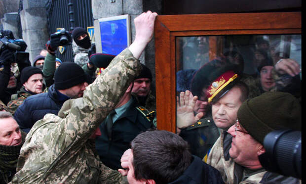 Путч для Порошенко. По мнению американцев, в Киеве зреет вооруженный госпереворот