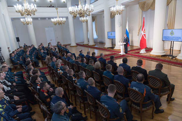 Тульским спасателям вручили региональные награды